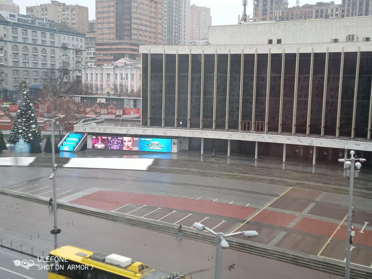 Двухкомнатная Квартира С Видом На Дворец Украина キエフ エクステリア 写真